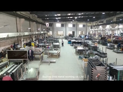 공장에 들어가서 로봇 팔 사이에 셔틀을 타고 과학과 기술의 매력을 느껴보세요!